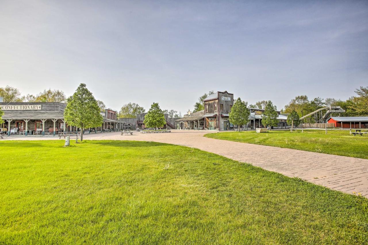 Resort Cabin With Fire Pit Golf, Hike And Play! Rothbury Buitenkant foto