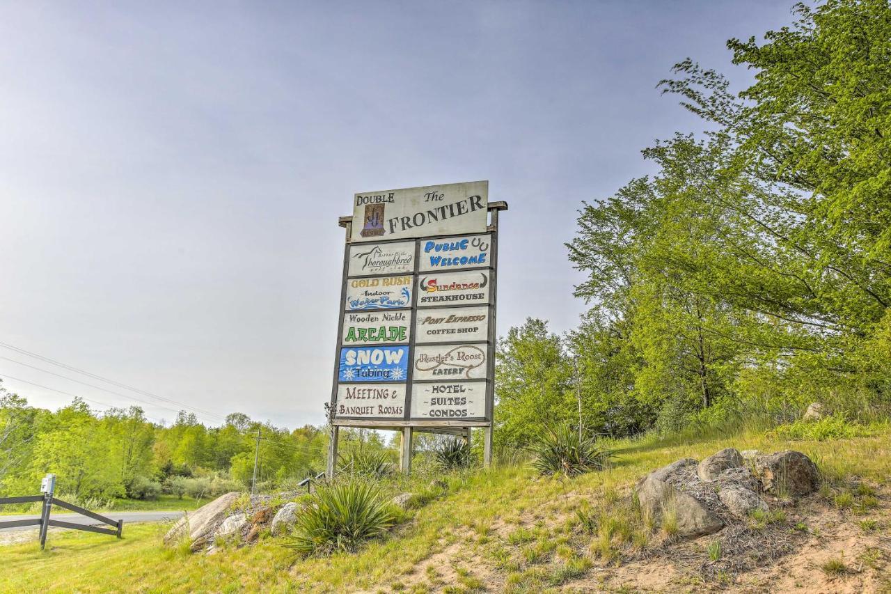 Resort Cabin With Fire Pit Golf, Hike And Play! Rothbury Buitenkant foto