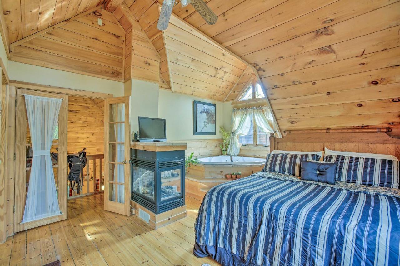 Resort Cabin With Fire Pit Golf, Hike And Play! Rothbury Buitenkant foto