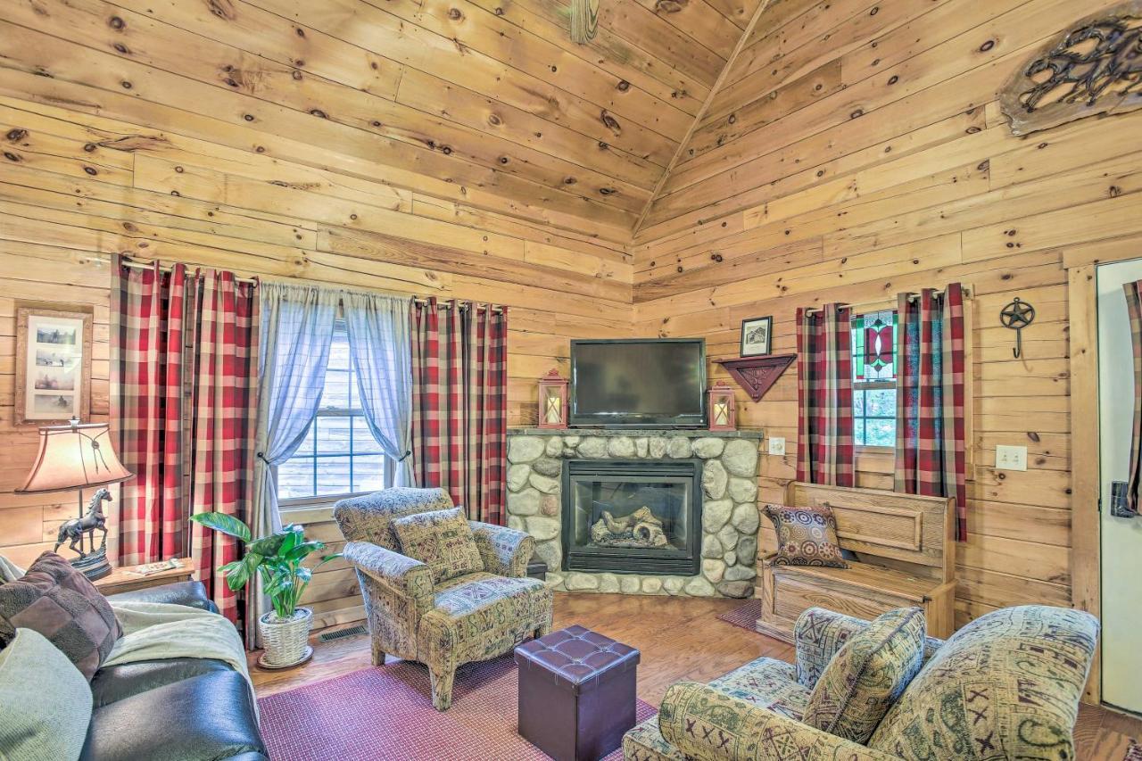 Resort Cabin With Fire Pit Golf, Hike And Play! Rothbury Buitenkant foto